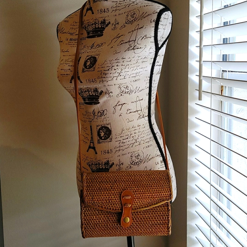 Woven straw bag